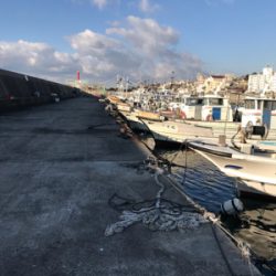 爆風の塩屋漁港