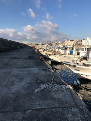 爆風の塩屋漁港