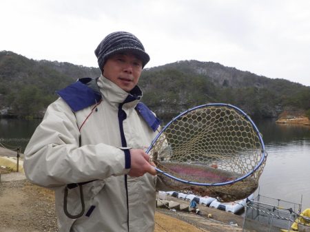 フィッシングレイクたかみや 釣果