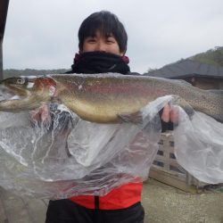 フィッシングレイクたかみや 釣果