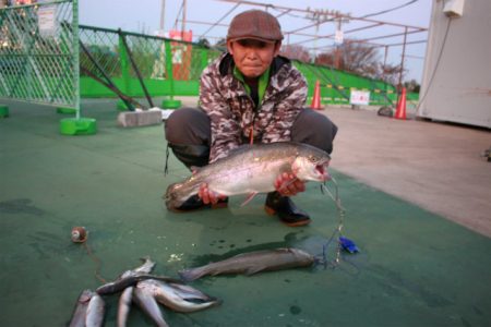 としまえんフィッシングエリア 釣果
