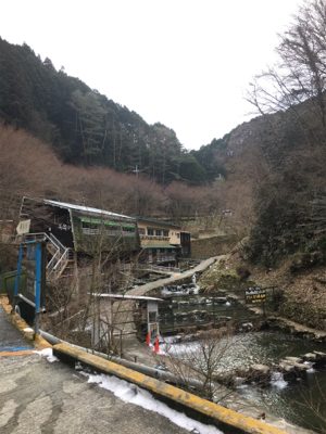 竿先凍る真冬の千早