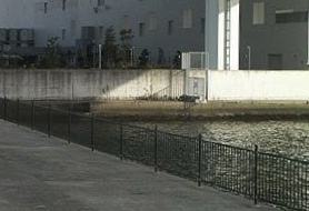 旧パナソニック跡裏のベランダにて