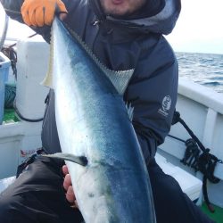 第二美丸　ブリ狙いで初出港