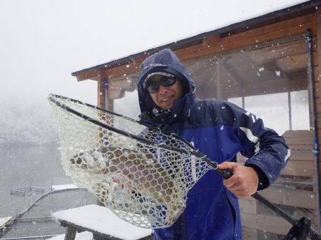 フィッシングレイクたかみや 釣果
