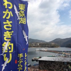 風強く、寒くても大丈夫なドームでワカサギ