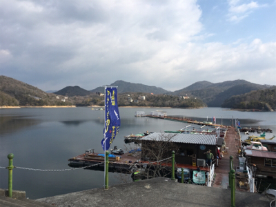 風強く、寒くても大丈夫なドームでワカサギ