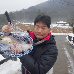 フィッシングレイクたかみや 釣果
