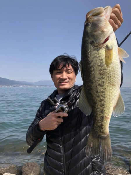桜満開の琵琶湖で初バスゲット