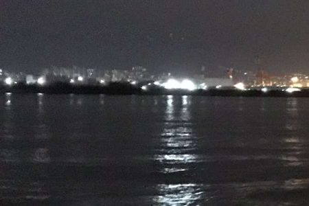 フロート何もこず