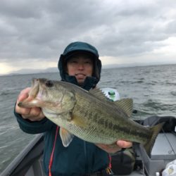 大荒れの琵琶湖ボート釣行