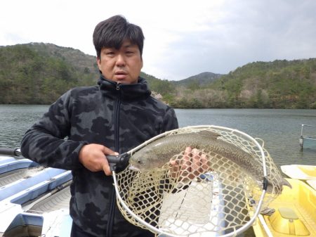 フィッシングレイクたかみや 釣果