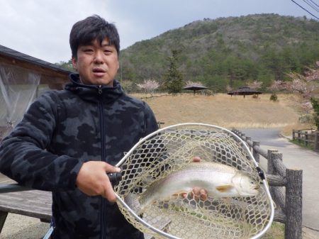 フィッシングレイクたかみや 釣果