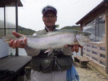 フィッシングレイクたかみや 釣果