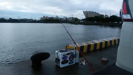 雨の志筑でキス狙い