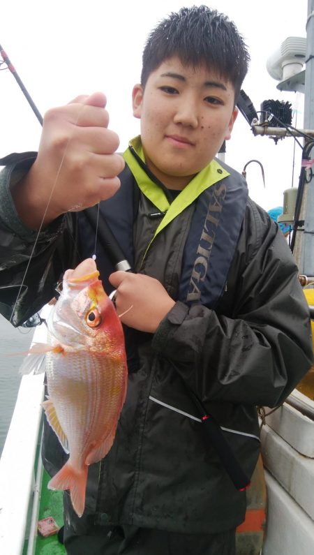 第二美丸　午前便五目釣り・午後便マダイ完全ふかせ