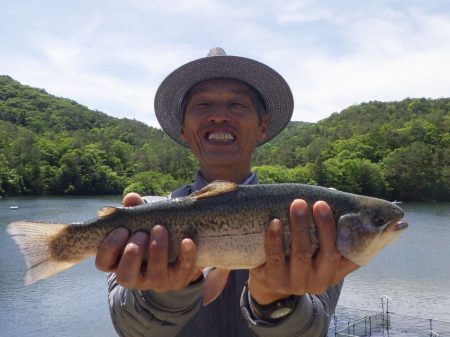 フィッシングレイクたかみや 釣果