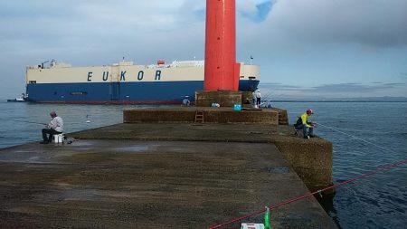 赤灯台波止でキス狙い