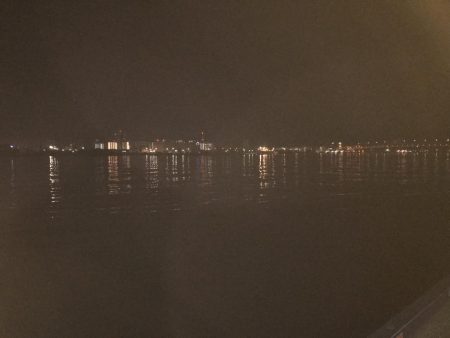 夜釣りなのに。