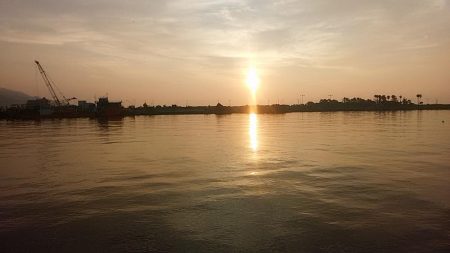 富島港内でキス狙い