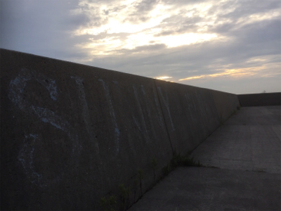 夕方2時間程、テトラにて、青イソメで。