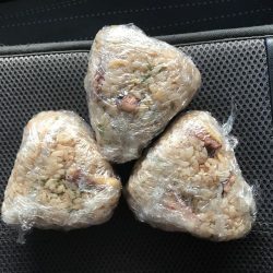 タコを直ぐにタコ飯おにぎりに