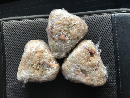 タコを直ぐにタコ飯おにぎりに
