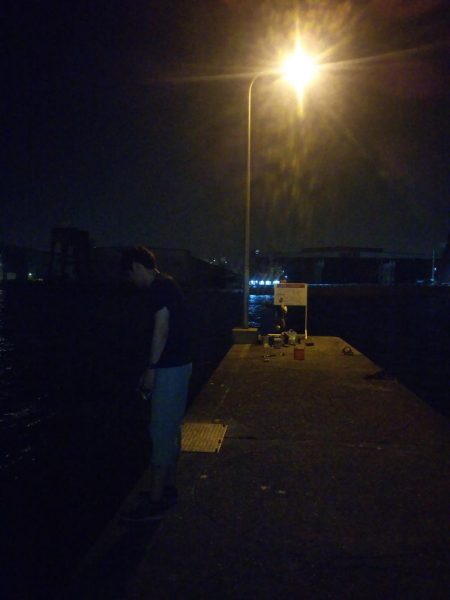 南港フェリーターミナルで夜釣り