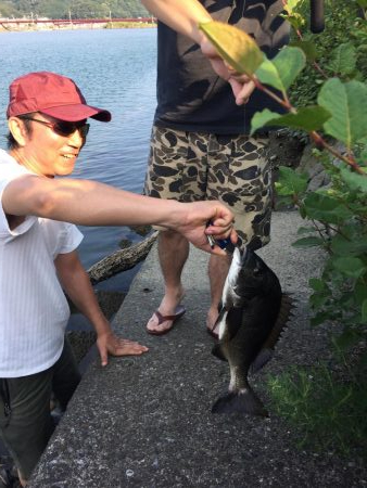 久々のチヌにたにもっさん。歓喜する