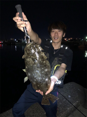 秋田港にてヒラメ50cmゲット