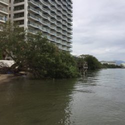 トップで水面爆発！