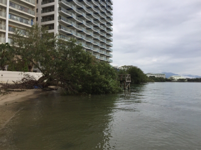 トップで水面爆発！