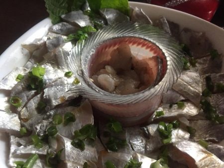 波高い中のタチウオ