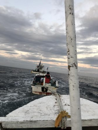 庄門丸伝馬船にて