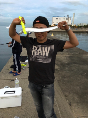 かもめ大橋で太刀魚狙い