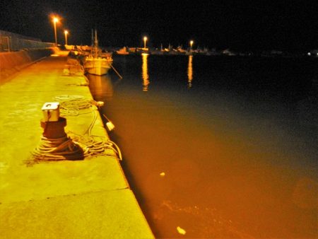 港でグググッと