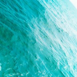 横風に悩まされ