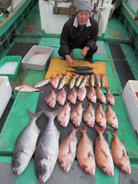 真祐丸 （しんゆうまる） 釣果