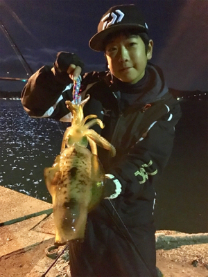 エギングで初イカ