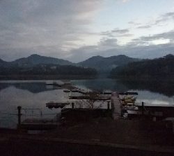 東条湖でワカサギ