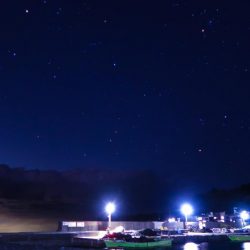 東風の時は川奈港。