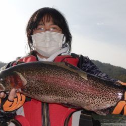 フィッシングレイクたかみや 釣果