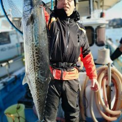 初釣りでデカ鰆ゲット