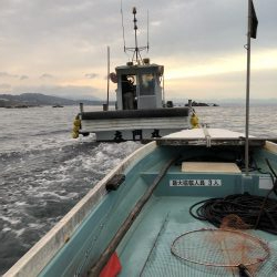 伝馬船でイシダイ釣れる