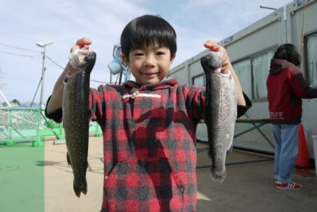 としまえんフィッシングエリア 釣果