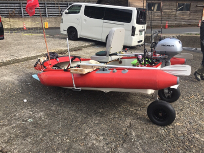 今年初釣りで新しいボートの進水式
