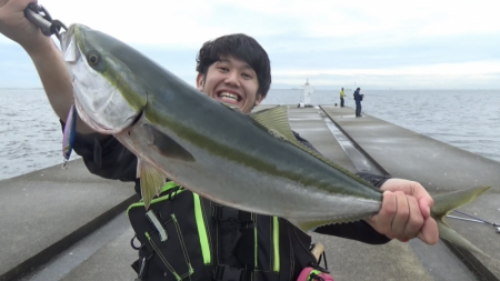 ポーアイ沖で初の青物！
