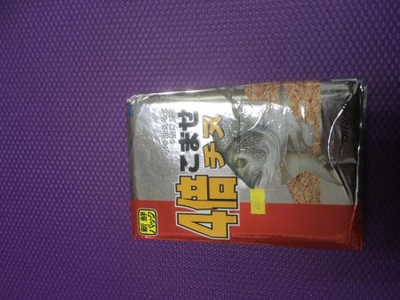 撒き餌を使って穴釣り