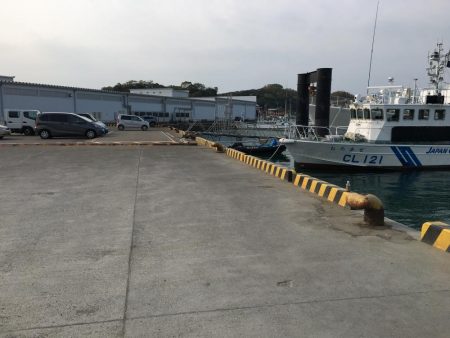 釣り人多いが当りはさびしい