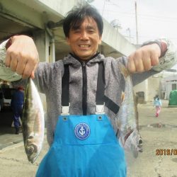 大アジ　黒ムツ　赤イサギ クーラー満タン(^_-)